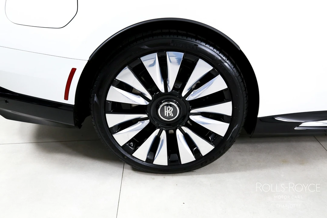 2025 Rolls-Royce Spectre - Image 31 of 31