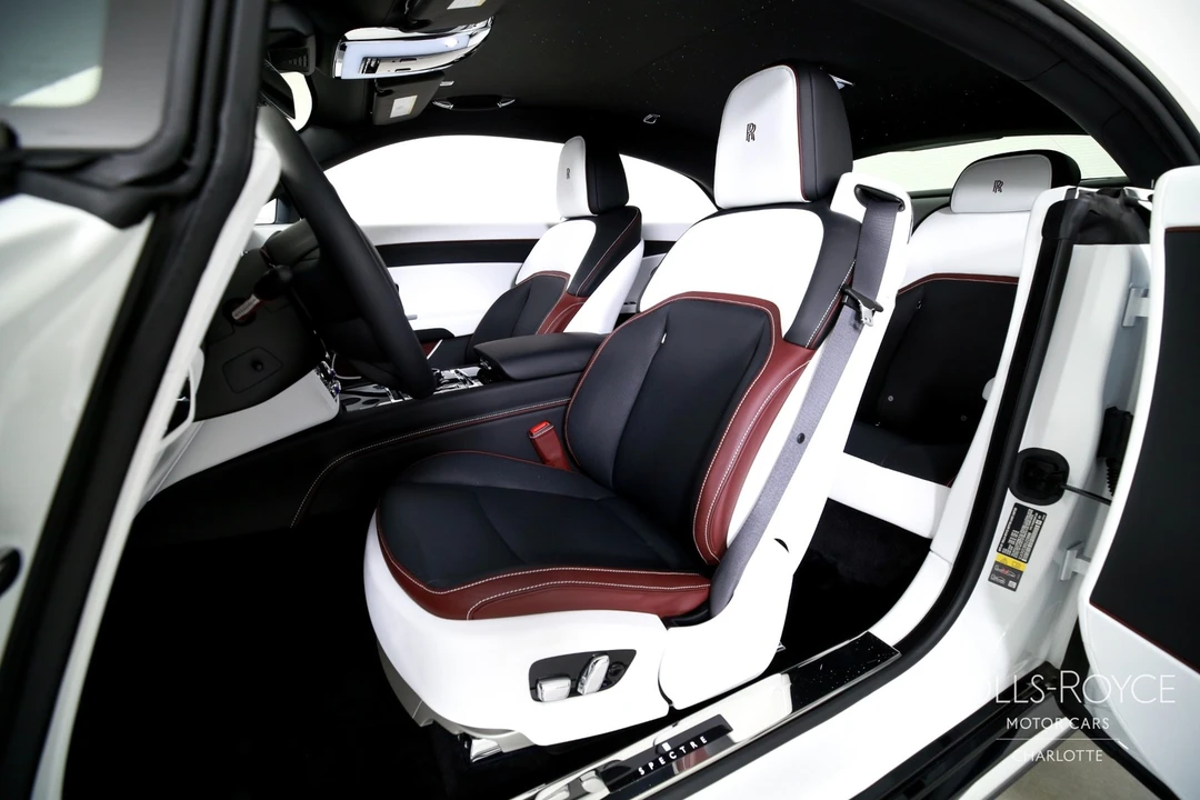 2025 Rolls-Royce Spectre - Image 13 of 31