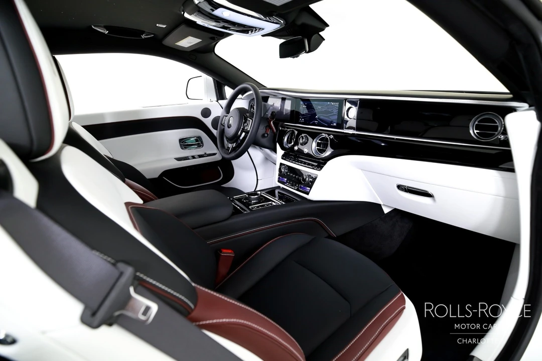 2025 Rolls-Royce Spectre - Image 25 of 31