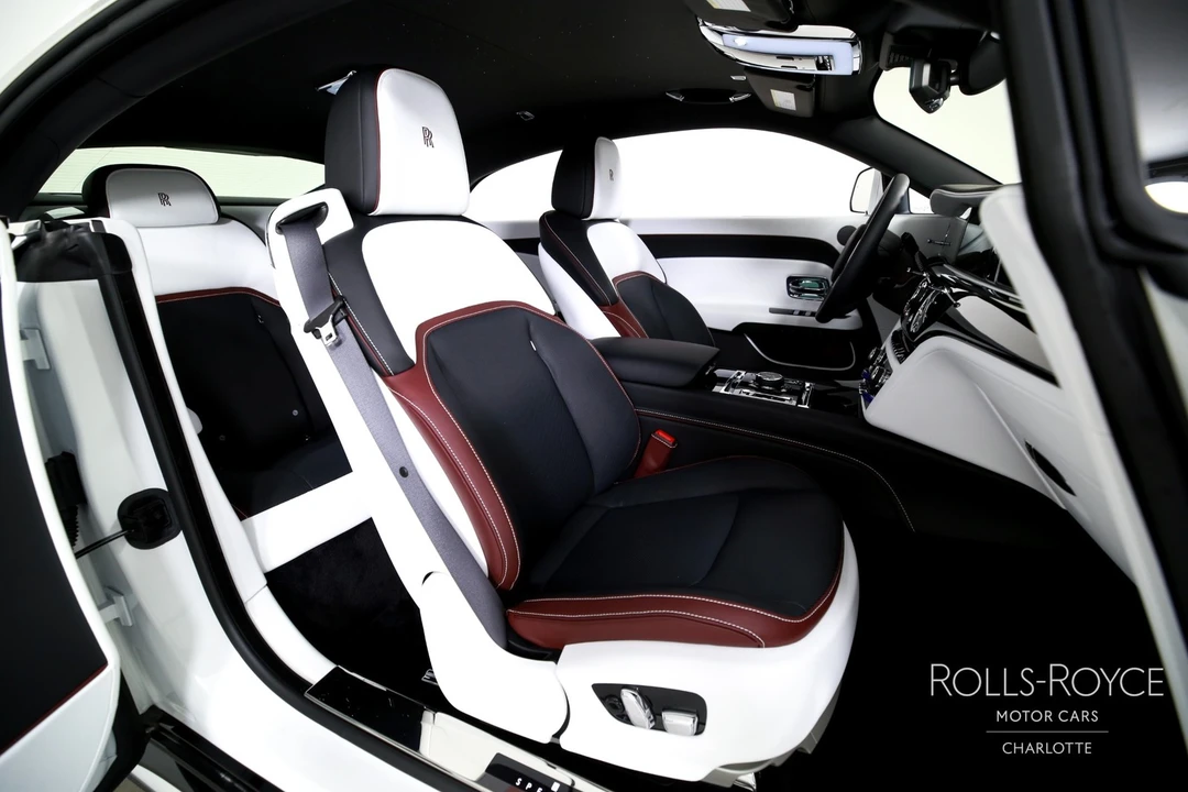 2025 Rolls-Royce Spectre - Image 24 of 31