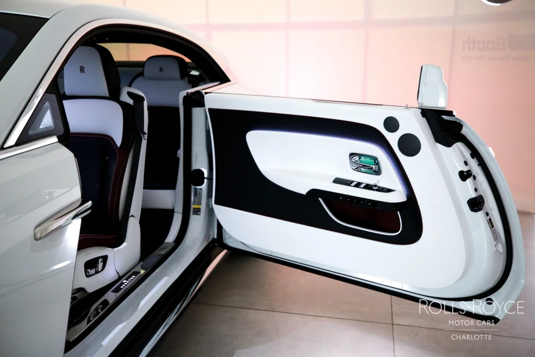 2025 Rolls-Royce Spectre - Image 29 of 31