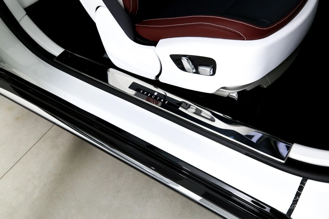 2025 Rolls-Royce Spectre - Image 28 of 31