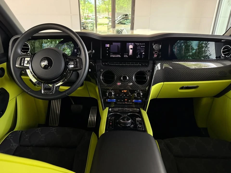 2025 Rolls-Royce Cullinan Black Badge - Image 18 of 20