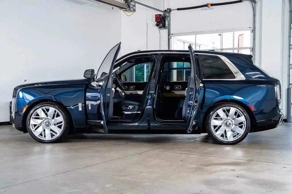 2025 Rolls-Royce Cullinan - Image 2 of 6