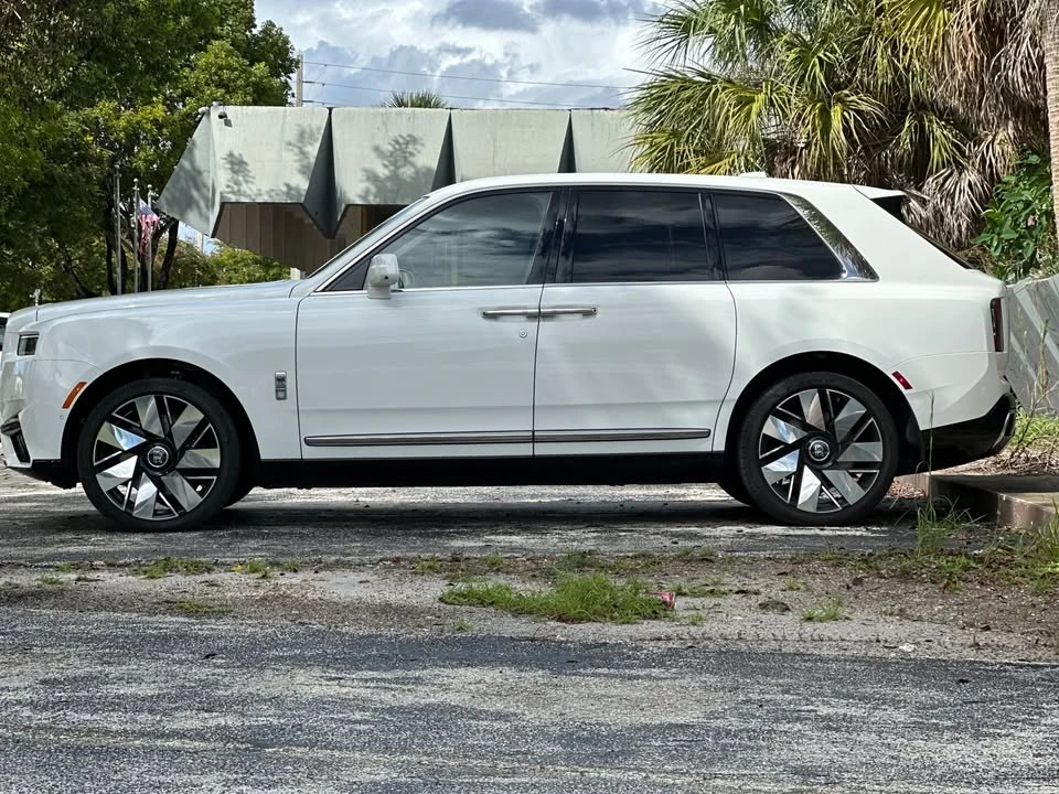2025 Rolls-Royce Cullinan - Image 17 of 18