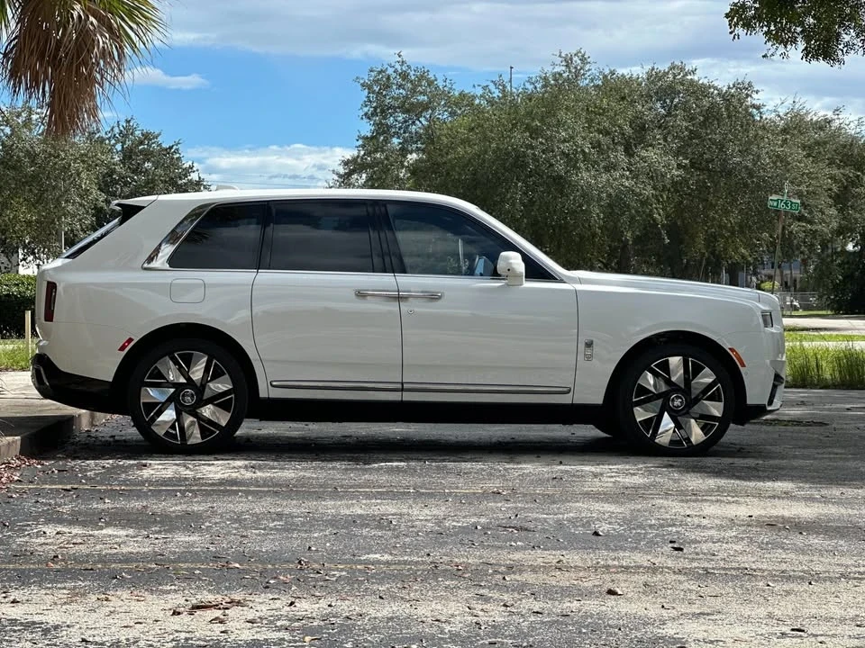2025 Rolls-Royce Cullinan - Image 4 of 18