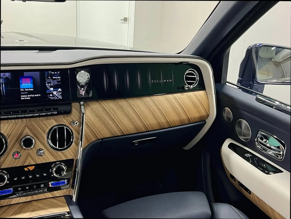 2025 Rolls-Royce Cullinan - Image 15 of 19