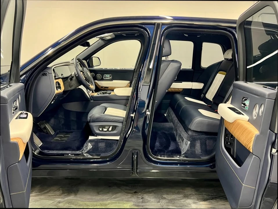 2025 Rolls-Royce Cullinan - Image 10 of 19