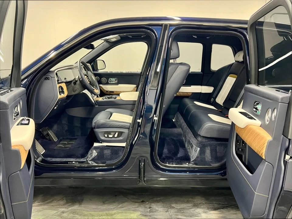 2025 Rolls-Royce Cullinan - Image 10 of 19