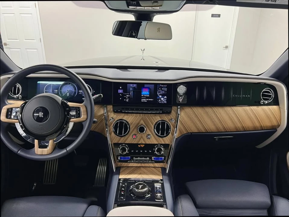2025 Rolls-Royce Cullinan - Image 13 of 19