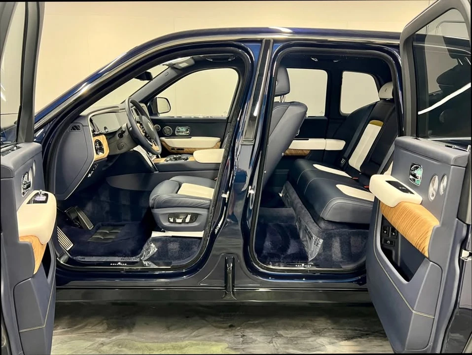 2025 Rolls-Royce Cullinan - Image 10 of 19