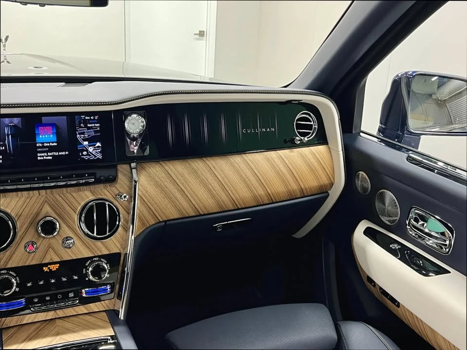 2025 Rolls-Royce Cullinan - Image 15 of 19