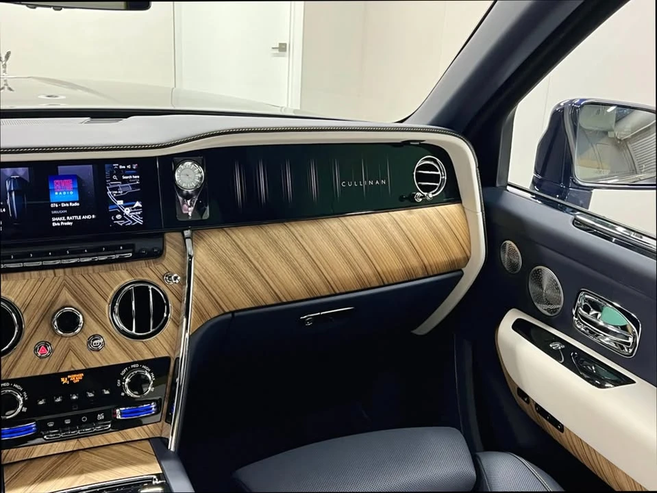 2025 Rolls-Royce Cullinan - Image 15 of 19