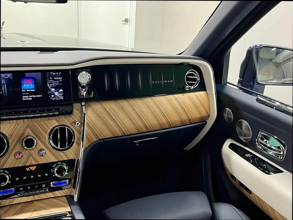 2025 Rolls-Royce Cullinan - Image 15 of 19