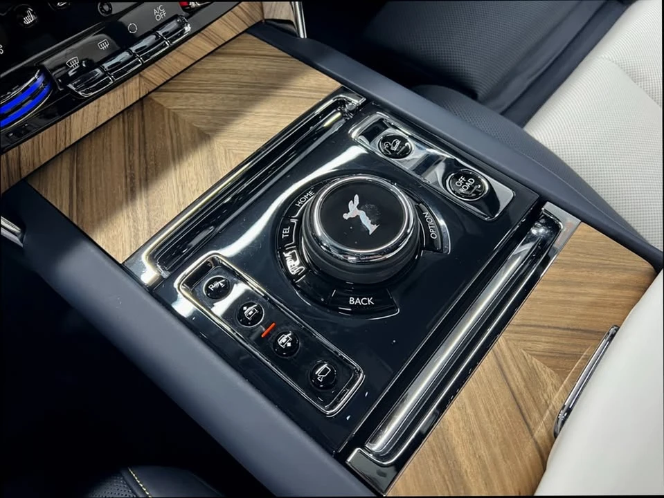 2025 Rolls-Royce Cullinan - Image 17 of 19