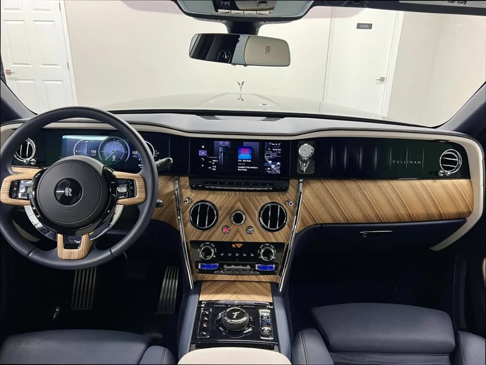 2025 Rolls-Royce Cullinan - Image 13 of 20