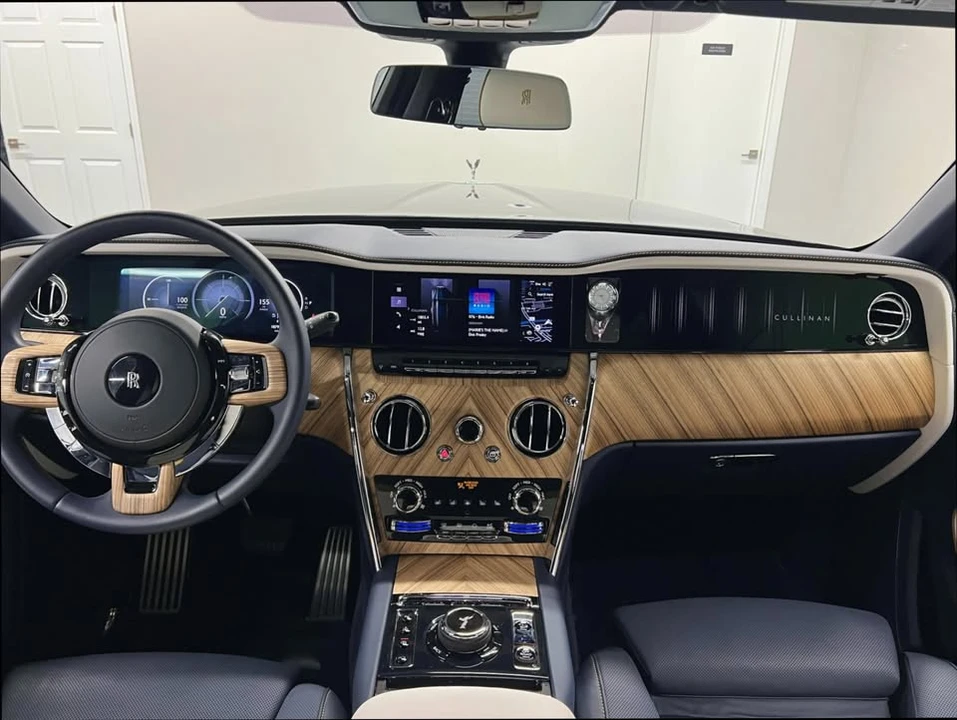 2025 Rolls-Royce Cullinan - Image 13 of 19
