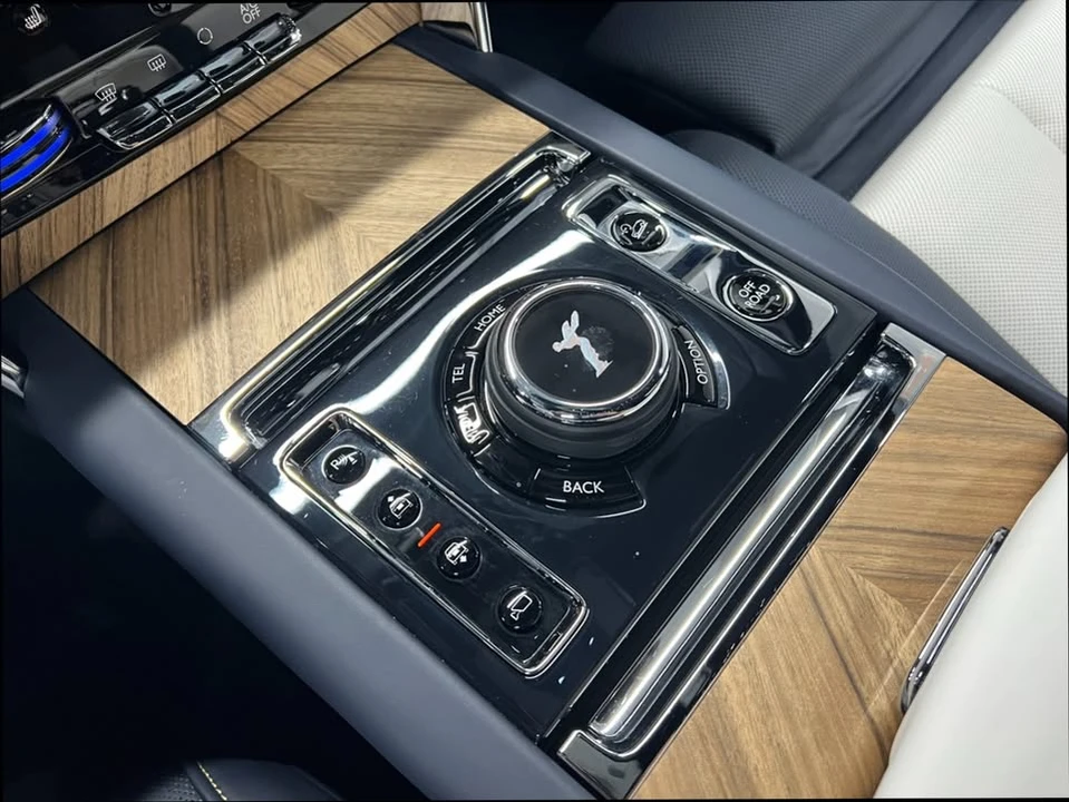 2025 Rolls-Royce Cullinan - Image 17 of 20