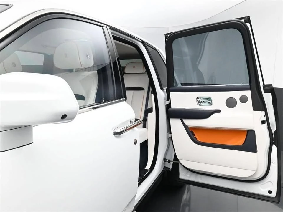 2025 Rolls-Royce Cullinan - Image 11 of 20
