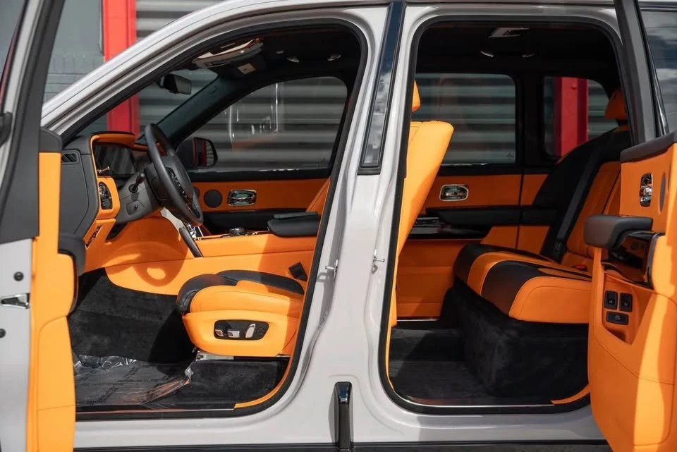 2025 Rolls-Royce Cullinan - Image 2 of 10