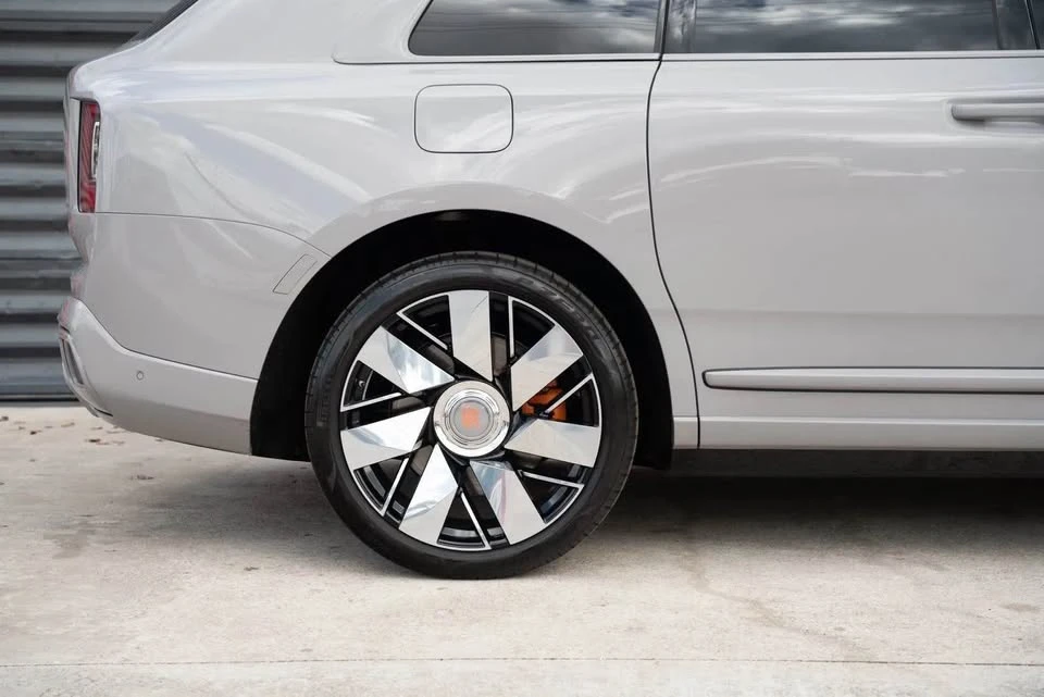 2025 Rolls-Royce Cullinan - Image 10 of 10