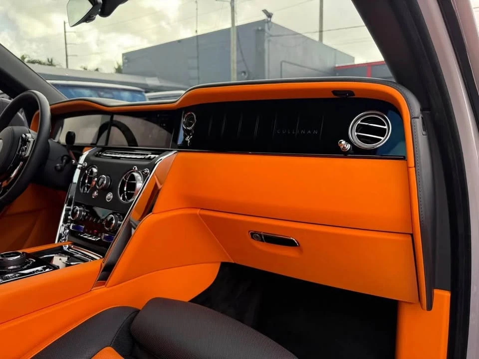 2025 Rolls-Royce Cullinan - Image 7 of 10
