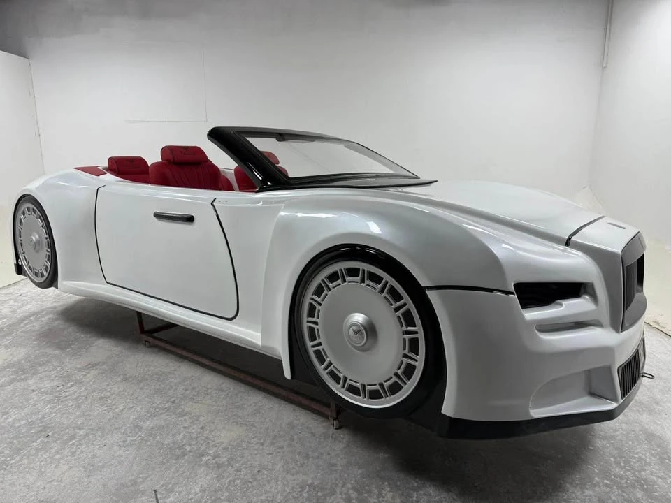 2025 Rolls-Royce - Image 2 of 8