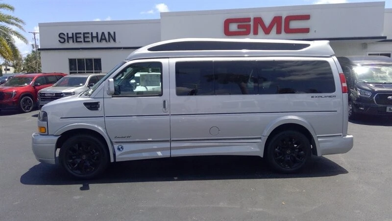 2025 GMC Savana - Image 3 of 4