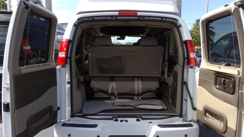 2025 GMC Savana - Image 4 of 4