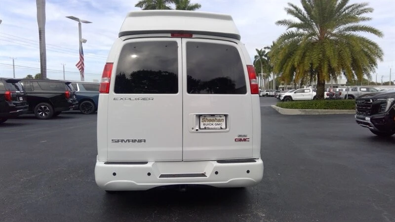 2025 GMC Savana - Image 3 of 4