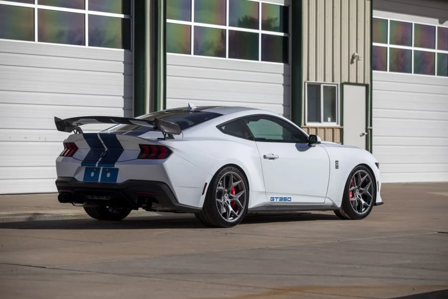 2025 Shelby GT350 - Image 3 of 31