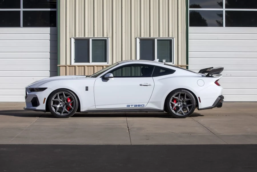 2025 Shelby GT350 - Image 2 of 31