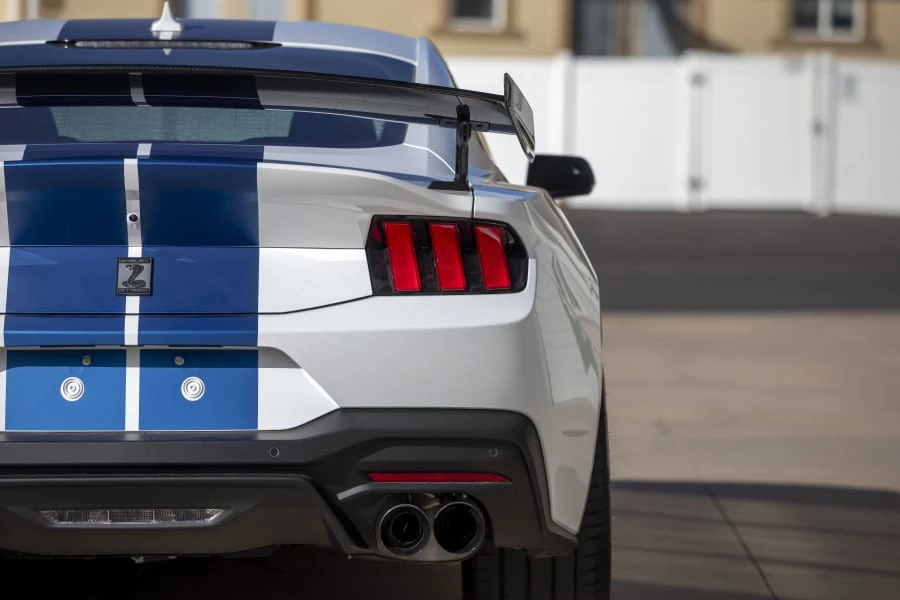 2025 Shelby GT350 - Image 17 of 31