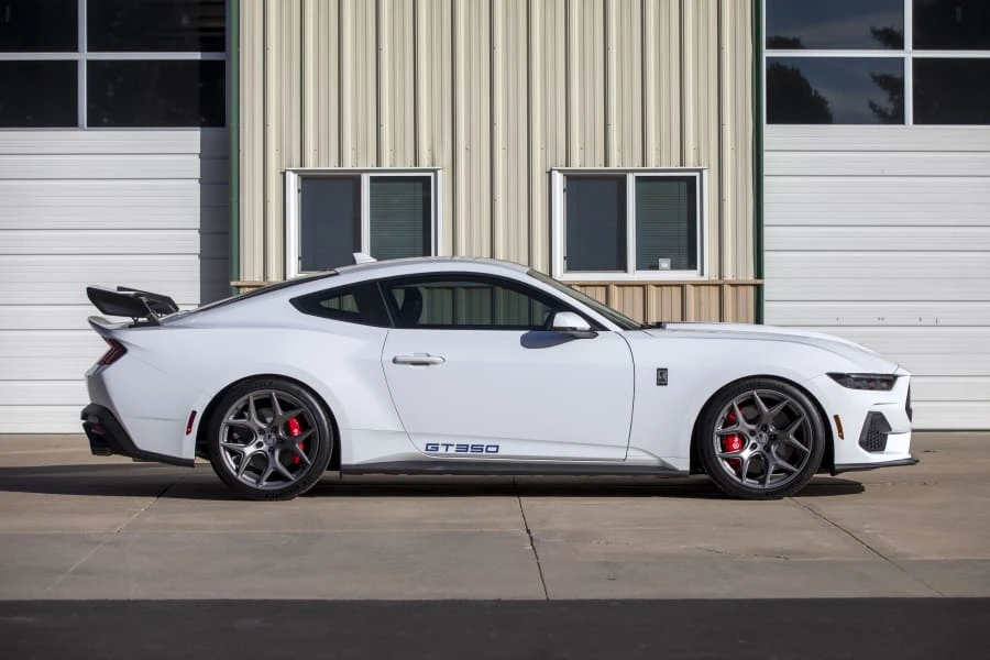 2025 Shelby GT350 - Image 19 of 31