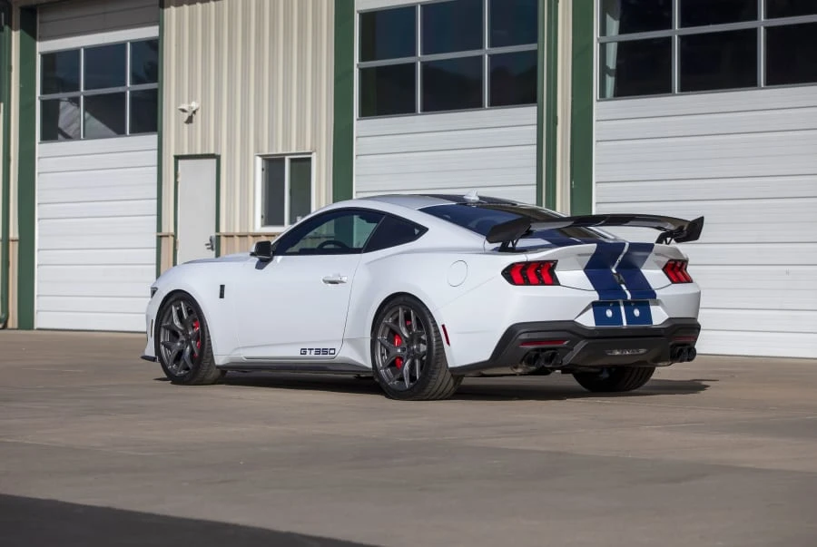 2025 Shelby GT350 - Image 14 of 31
