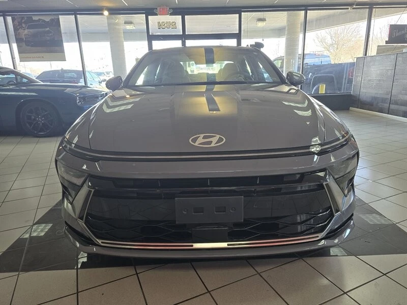 2025 Hyundai Sonata - Image 2 of 4