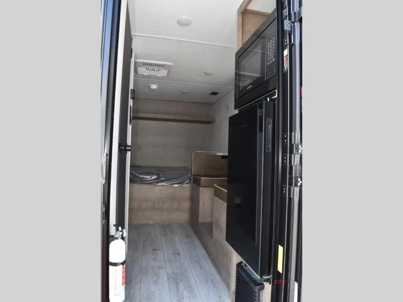 2025 Airstream - Image 8 of 20