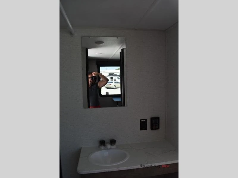 2025 Airstream - Image 19 of 20