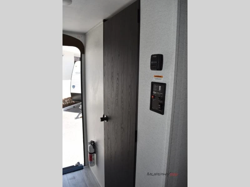 2025 Airstream - Image 14 of 16