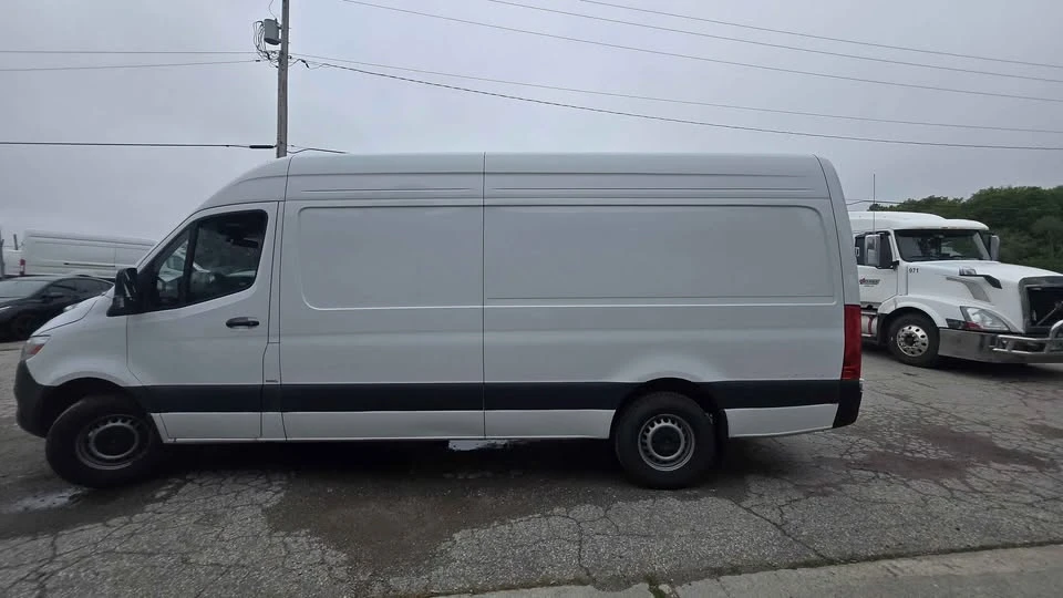 2025 Mercedes-Benz VS30 Sprinter - Image 2 of 9