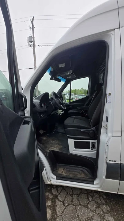 2025 Mercedes-Benz VS30 Sprinter - Image 3 of 9