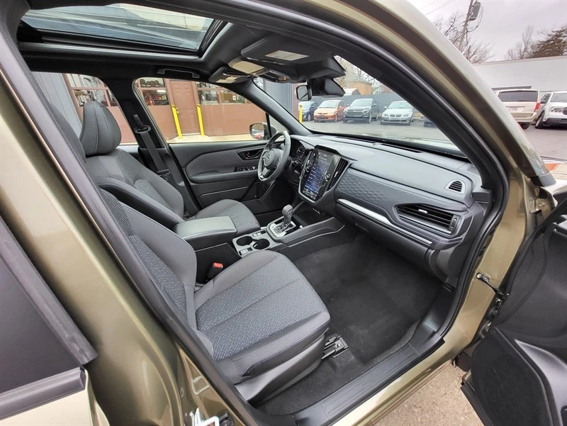 2025 Subaru Forester 5th Gen - Image 15 of 17
