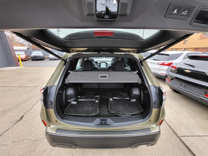 2025 Subaru Forester 5th Gen - Image 13 of 17