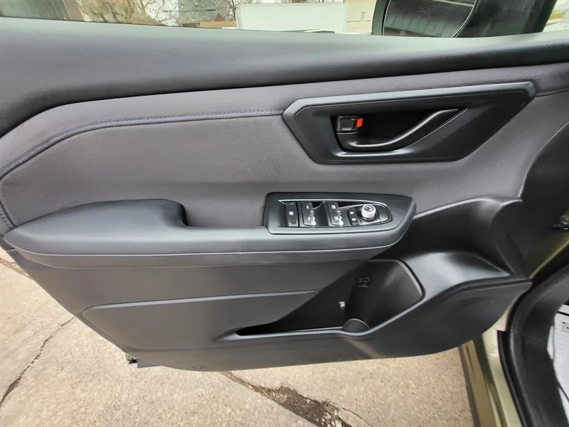 2025 Subaru Forester 5th Gen - Image 8 of 17
