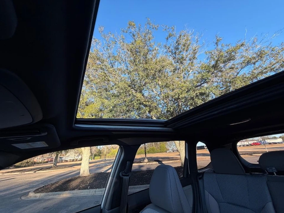 2025 Subaru Forester 6th Gen - Image 18 of 21