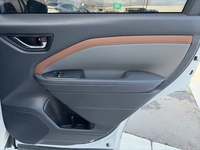 2025 Subaru Forester 6th Gen - Image 18 of 21