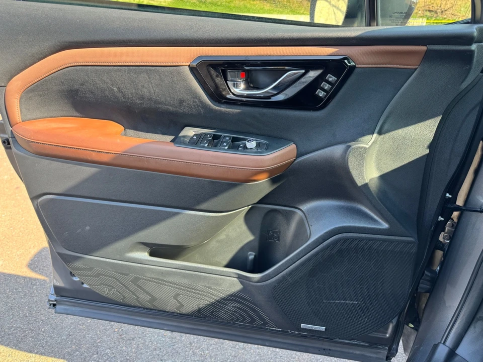 2025 Subaru Forester 6th Gen - Image 16 of 21