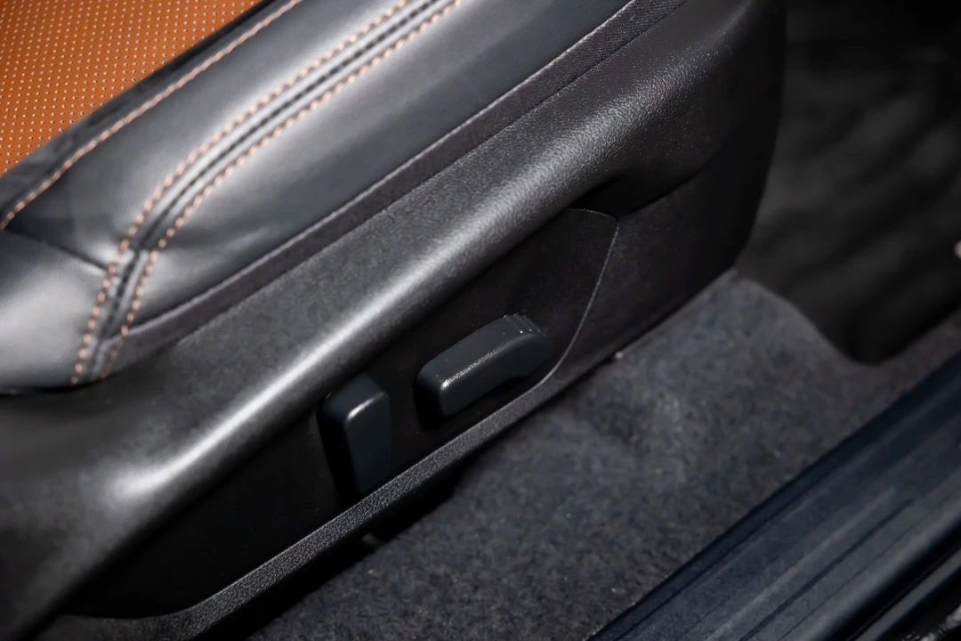 2025 Subaru Forester 6th Gen - Image 18 of 21