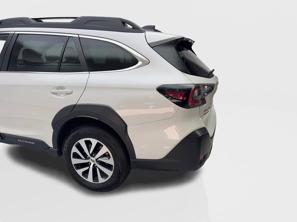 2025 Subaru Outback 6th Gen - Image 17 of 21