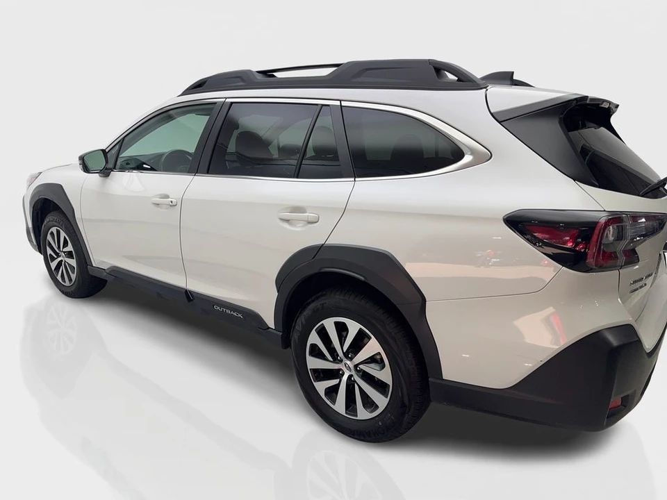 2025 Subaru Outback 6th Gen - Image 14 of 21